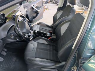 Peugeot 2008 2016 1.2 ALLURE 2017 FACELIFT PANORAMA-thumb-9