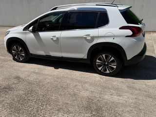 Peugeot 2008 2018 1.2 PURETECH 110 ALLURE-thumb-3