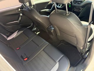 Peugeot 2008 2018 1.2 PURETECH 110 ALLURE-thumb-8