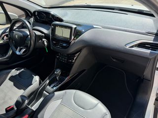 Peugeot 2008 2018 1.2 PURETECH 110 ALLURE-thumb-9