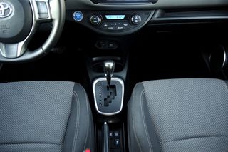 Toyota Yaris 2017 HSD HYBRID *MHΔΕΝΙΚΟ ΤΕΛΟΣ ΚΥΚΛ/ΡΙΑΣ*  BLUETOOTH ZANTEΣ 15''-thumb-24
