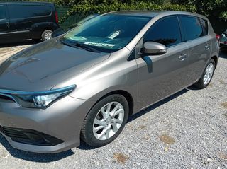 Toyota Auris 2016-thumb-2