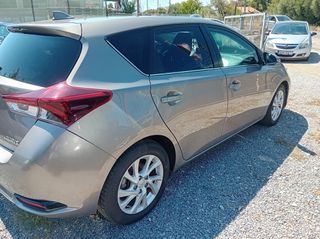 Toyota Auris 2016-thumb-7