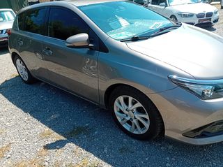 Toyota Auris 2016-thumb-8