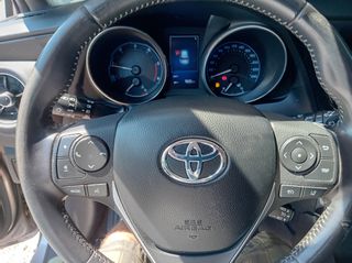 Toyota Auris 2016-thumb-10