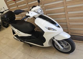 Piaggio Fly 125 2016-thumb-2