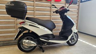 Piaggio Fly 125 2016-thumb-8