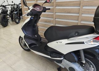 Piaggio Fly 125 2016-thumb-10