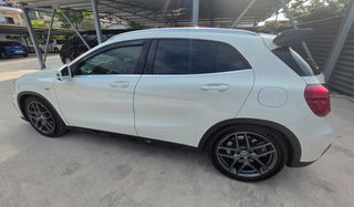 Mercedes-Benz GLA 45AMG 2014-thumb-3
