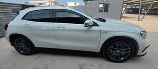 Mercedes-Benz GLA 45AMG 2014-thumb-6