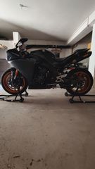 Yamaha YZF-R1 2010-thumb-3