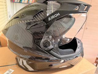 Airoh Commander 2 Full Carbon Gloss Κράνος Μηχανής On-Off ECE 22.06 με Pinlock και Sunvisor μαζι με sena st2 spider