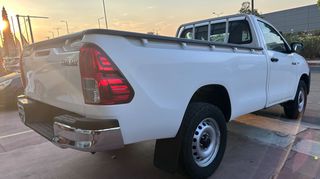 Toyota Hilux 2018 SC 4X4-thumb-3