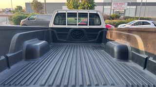 Toyota Hilux 2018 SC 4X4-thumb-7