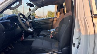 Toyota Hilux 2018 SC 4X4-thumb-9