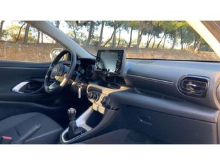 Toyota Yaris 2024 ACTIVE PLUS-thumb-11