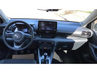 Toyota Yaris 2024 STYLE-thumb-8