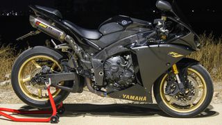 Yamaha YZF-R1 2010 CROSSPLANE-thumb-1