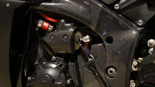Yamaha YZF-R1 2010 CROSSPLANE-thumb-7