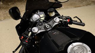 Yamaha YZF-R1 2010 CROSSPLANE-thumb-10