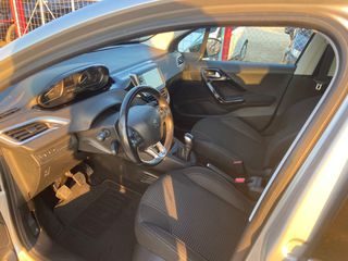 Peugeot 208 2017-thumb-5