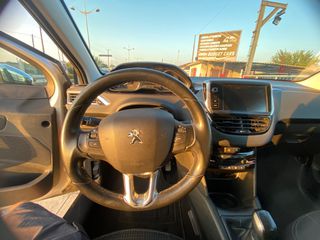Peugeot 208 2017-thumb-7