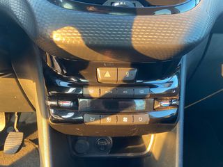 Peugeot 208 2017-thumb-8