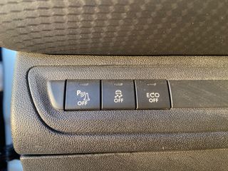 Peugeot 208 2017-thumb-13