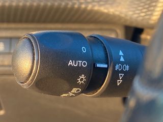 Peugeot 208 2017-thumb-17
