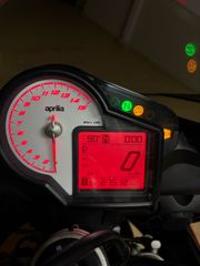 Aprilia Tuono 2017 1100rr V4 FACTORY-thumb-8