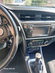 Toyota Auris 2014-thumb-3