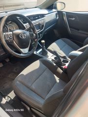 Toyota Auris 2014-thumb-4
