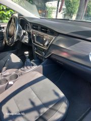 Toyota Auris 2014-thumb-5