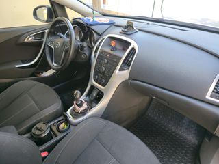 Opel Astra 2010 Opel Astra J Sport 1.6 Turbo 180hp-thumb-39