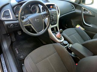 Opel Astra 2010 Opel Astra J Sport 1.6 Turbo 180hp-thumb-10