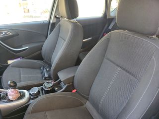 Opel Astra 2010 Opel Astra J Sport 1.6 Turbo 180hp-thumb-16