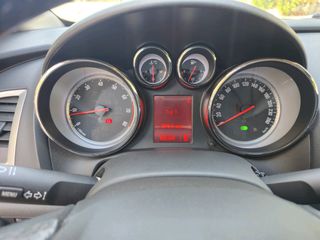 Opel Astra 2010 Opel Astra J Sport 1.6 Turbo 180hp-thumb-17