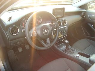 Mercedes-Benz A 180 2017-thumb-6