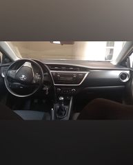 Toyota Auris 2013 1.4d 5d 90hp