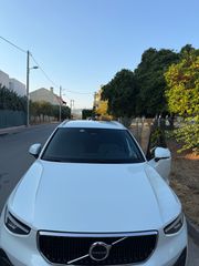 Volvo XC40 2025 B3 PRO Edition