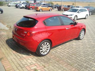 Alfa Romeo Giulietta 2017-thumb-5