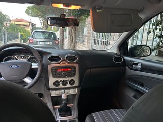 Ford Focus 2010-thumb-2
