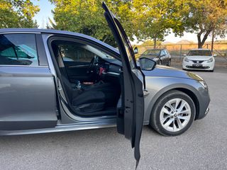 Skoda Octavia 2023-thumb-11