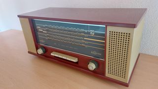 Επιτραπέζιο ραδιόφωνο Philips B4X45/OOM