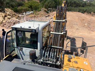 Εκσκαφέας Με Λάστιχα Liebherr 2014 Liebherr A920