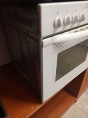 Κουζίνα με κεραμικη εστια indesit