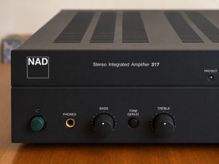 NAD 317 Stereo Integrated Amplifier