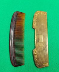 A 1920s–1940s (Art Deco era) or early 1950s folding pocket comb