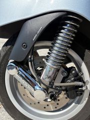 Piaggio Vespa GTS 300 2022-thumb-2