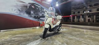 Piaggio Beverly 300i 2015-thumb-1